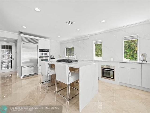 5 of 47 - 2411 Desota Dr, Fort Lauderdale, FL