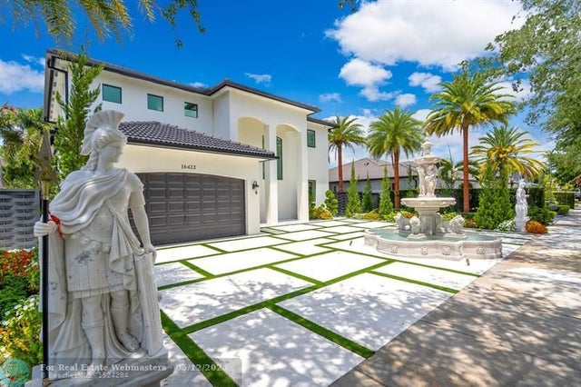 2 of 45 - 16422 Nw 77th Pl, Miami Lakes, FL