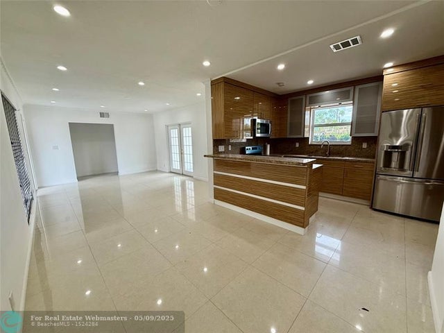 1 of 11 - 5070 Sw 11th St, Plantation, FL