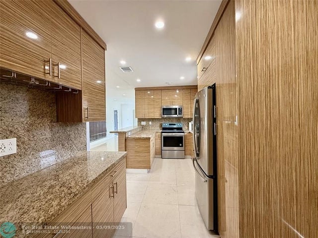 5 of 11 - 5070 Sw 11th St, Plantation, FL