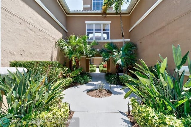 4 of 36 - 5025 Fairways Cir, B206, Vero Beach, FL