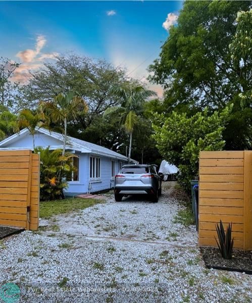 3 of 46 - 1015 Sw 15th Ter, Fort Lauderdale, FL