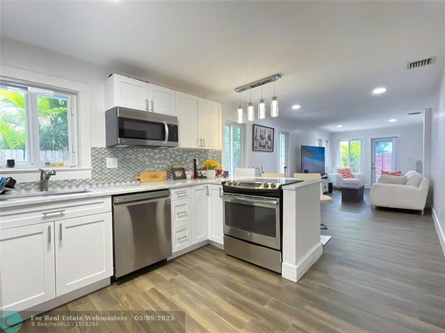 5 of 46 - 1015 Sw 15th Ter, Fort Lauderdale, FL