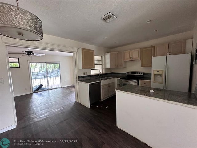 4 of 18 - 3071 Sw 2nd Ct, Fort Lauderdale, FL