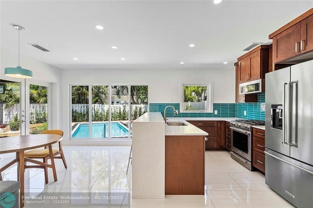 4 of 65 - 605 N Victoria Park Rd, Fort Lauderdale, FL