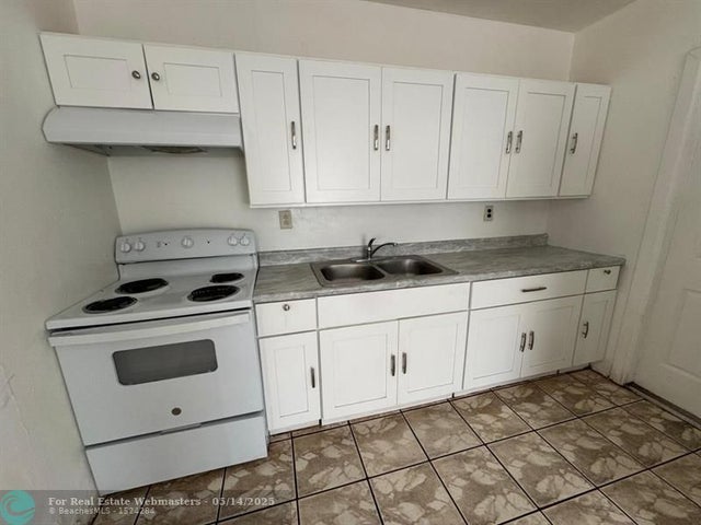 4 of 25 - 3060 Nw 17 Ct, Fort Lauderdale, FL