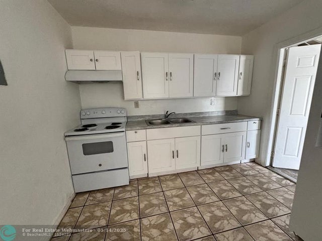 5 of 25 - 3060 Nw 17 Ct, Fort Lauderdale, FL