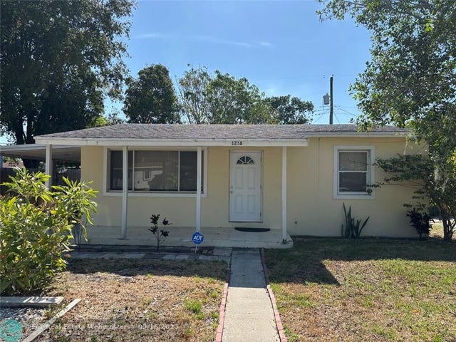 1 of 16 - 1218 S D St, Lake Worth, FL