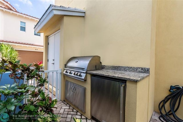 4 of 33 - 919 N Victoria Park Rd, Fort Lauderdale, FL