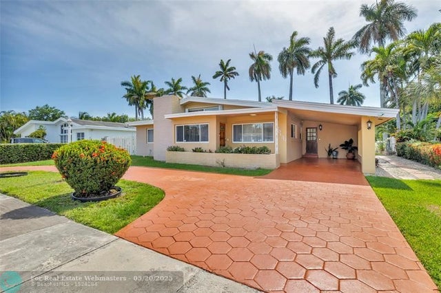 3 of 56 - 20130 Ne 25th Ct, Miami, FL