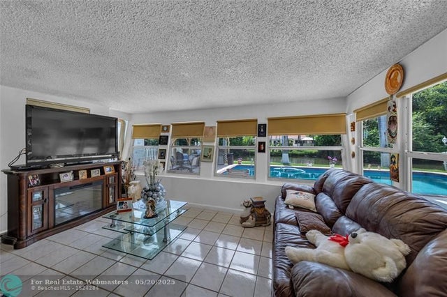5 of 56 - 20130 Ne 25th Ct, Miami, FL