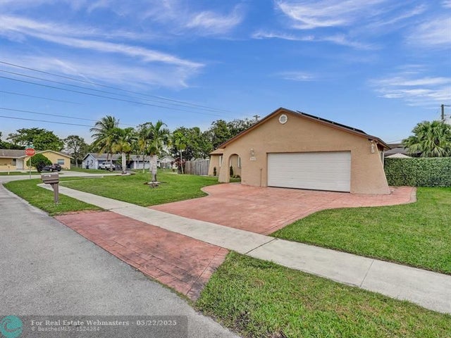 4 of 75 - 4950 Nw 85th Ter, Lauderhill, FL