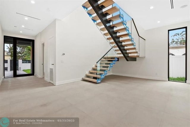 2 of 17 - 425 Ne 10th Ave, Fort Lauderdale, FL