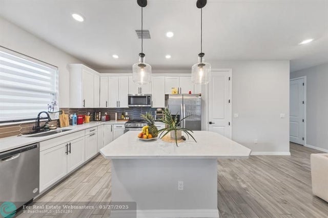 5 of 26 - 2624 Primrose Pl, Oakland Park, FL