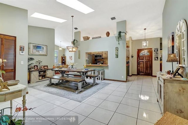 4 of 52 - 419 Se 6th St, Dania, FL