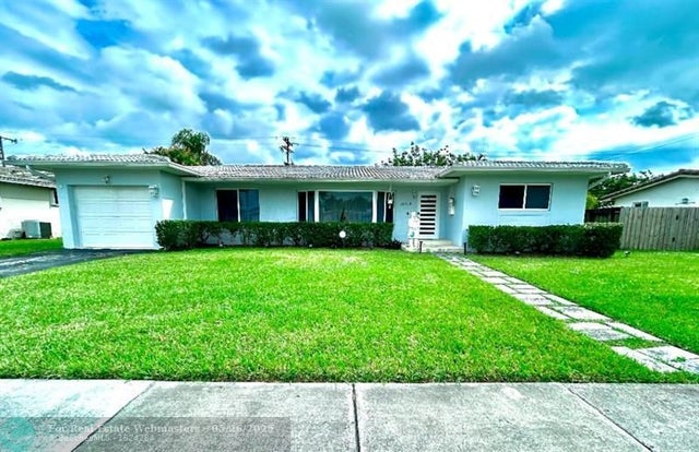 1 of 26 - 20515 Highland Lakes Blvd, Miami, FL