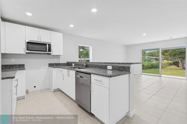 2 of 13 - 424 Douglas Ct, Fort Pierce, FL