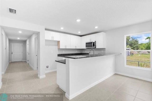 5 of 13 - 424 Douglas Ct, Fort Pierce, FL