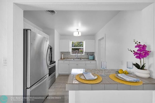 4 of 61 - 4106 Nw 12th Ter, Fort Lauderdale, FL