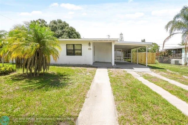 1 of 34 - 140 Se Serenata Court, Port St. Lucie, FL
