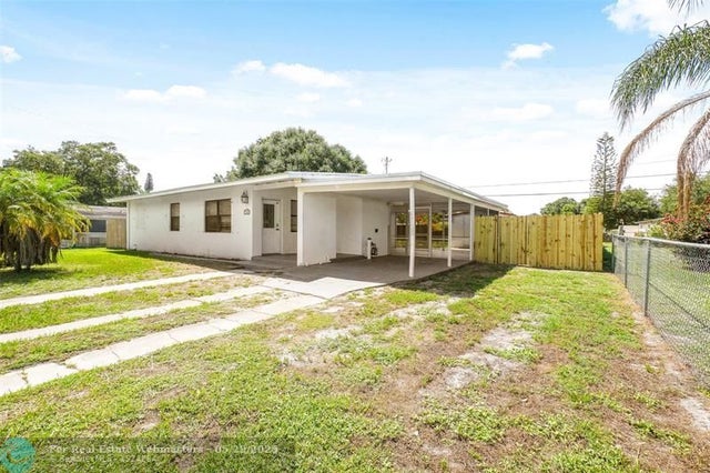 2 of 34 - 140 Se Serenata Court, Port St. Lucie, FL