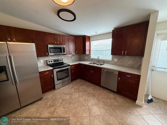 3 of 9 - 8550 Sw 23rd Pl, Davie, FL