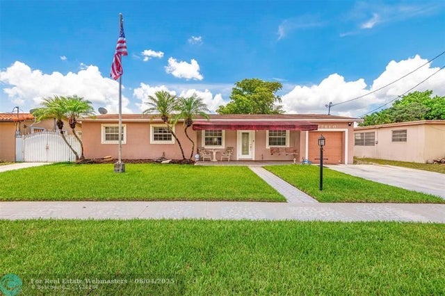 1 of 35 - 17610 Nw 82nd Ct, Hialeah, FL