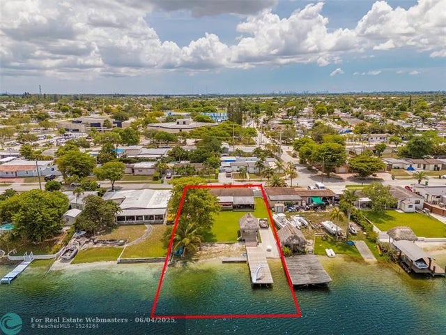 4 of 35 - 17610 Nw 82nd Ct, Hialeah, FL