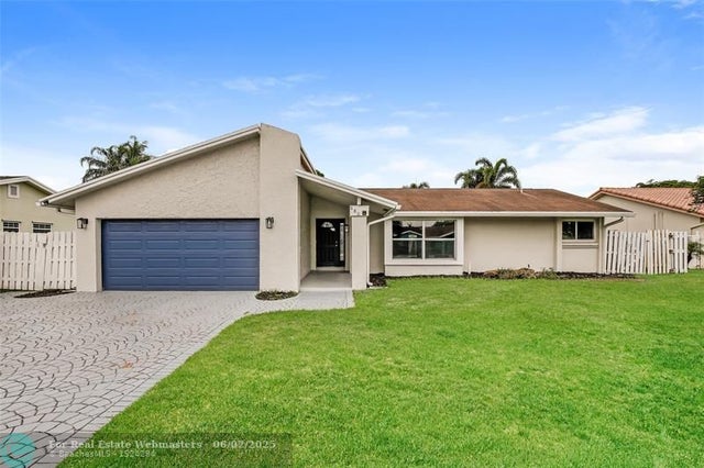 3 of 26 - 880 Nw 48th Ave, Coconut Creek, FL
