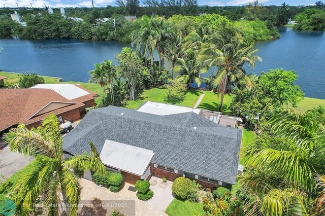 2 of 42 - 324 Davis Rd, Palm Springs, FL