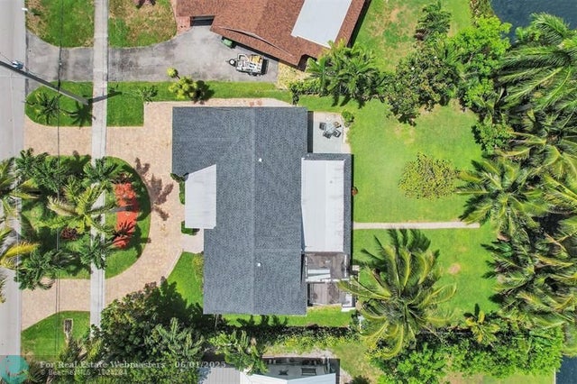 5 of 42 - 324 Davis Rd, Palm Springs, FL