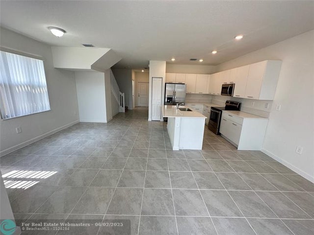 2 of 23 - 2437 Nw 131st Cir, Miami, FL