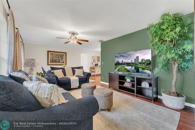 3 of 37 - 3059 Tropical Trl, Lake Worth, FL