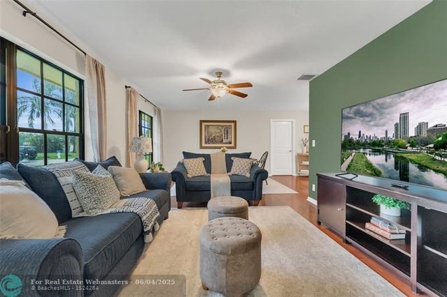 4 of 37 - 3059 Tropical Trl, Lake Worth, FL