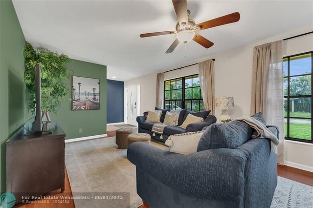 5 of 37 - 3059 Tropical Trl, Lake Worth, FL