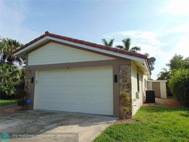 1 of 56 - 595 E River Dr, Margate, FL