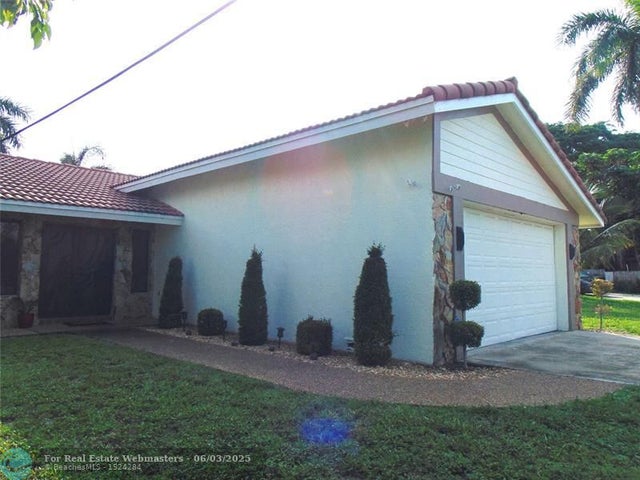 2 of 56 - 595 E River Dr, Margate, FL