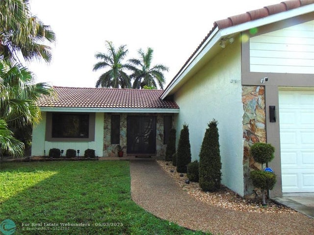 3 of 56 - 595 E River Dr, Margate, FL