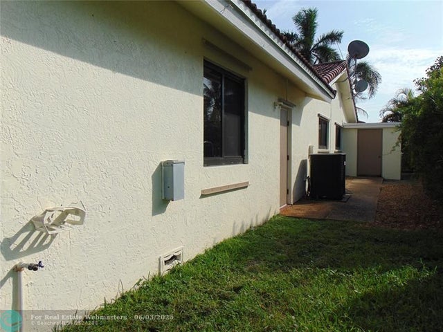 4 of 56 - 595 E River Dr, Margate, FL