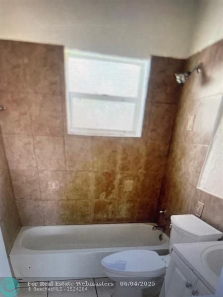 2 of 3 - 3031 Nw 4th St, Pompano Beach, FL