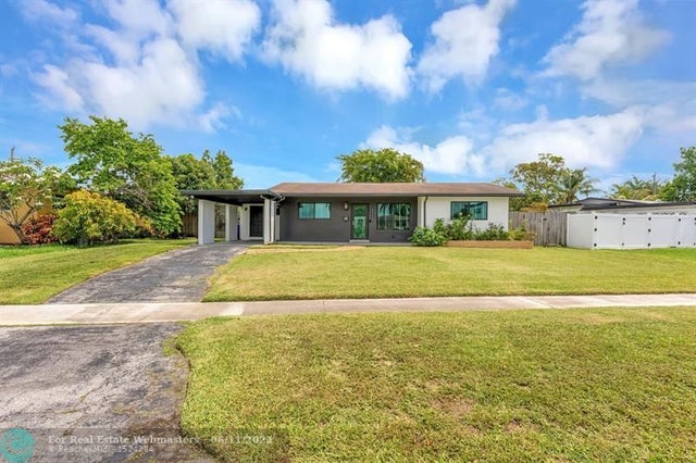 2 of 43 - 6275 Lakeshore Dr, Margate, FL