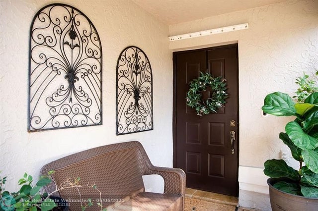 2 of 28 - 9223 Greenbrier Ct, Davie, FL
