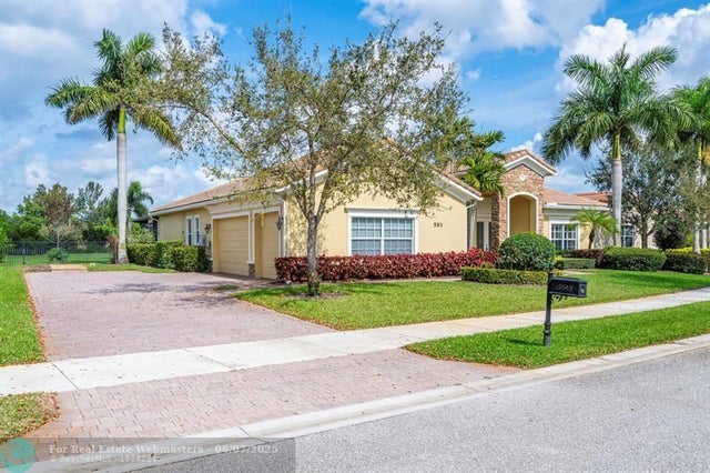 2 of 42 - 593 Se Tres Belle Circle, Stuart, FL