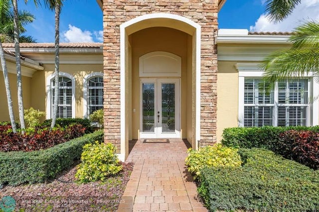 4 of 42 - 593 Se Tres Belle Circle, Stuart, FL