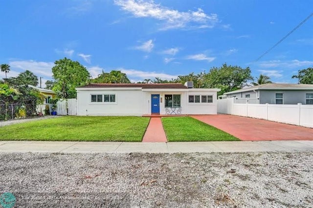 1 of 39 - 810 Sw 26th Ct, Fort Lauderdale, FL