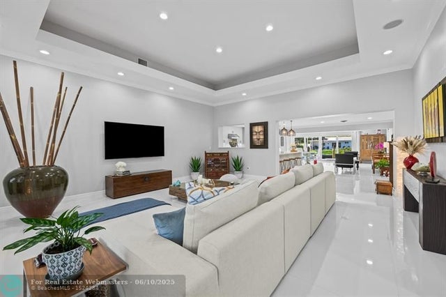 5 of 50 - 331 Se 9th Ct, Pompano Beach, FL