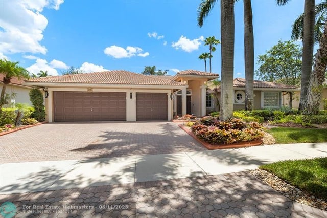 1 of 47 - 3707 Oak Ridge Cir, Weston, FL