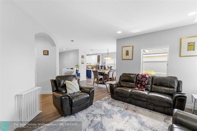 5 of 18 - 1970 Nw 74th Way, Pembroke Pines, FL