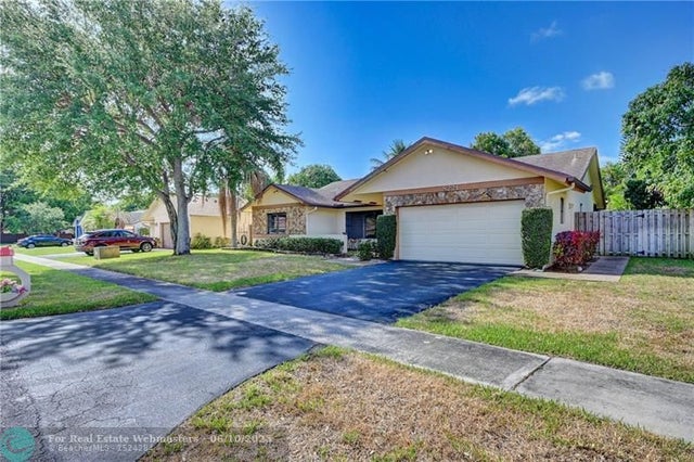 2 of 49 - 8221 Nw 49th St, Lauderhill, FL