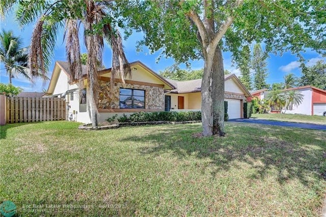 3 of 49 - 8221 Nw 49th St, Lauderhill, FL